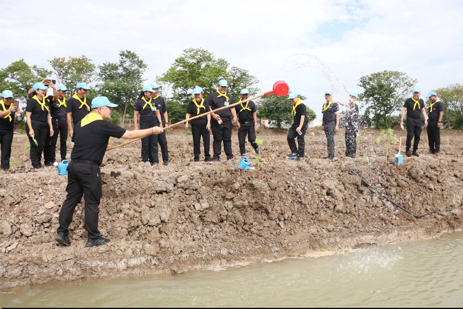 title - ส.ป.ก. ร่วมกิจกรรมโครงการจิตอาสาพัฒนาด้านการเกษตร กษ. เฉลิมพระเกียรติสมเด็จพระนางเจ้าฯ พระบรมราชินี เนื่องในโอกาสมหามงคลเฉลิมพระชนมพรรษา 4 รอบ 3 มิถุนายน 2569 ณ ศูนย์ส่งเสริมและพัฒนาอาชีพเสริมนอกภาคการเกษตร (ศูนย์ศิลปาชพบางไทรฯ เดิม)